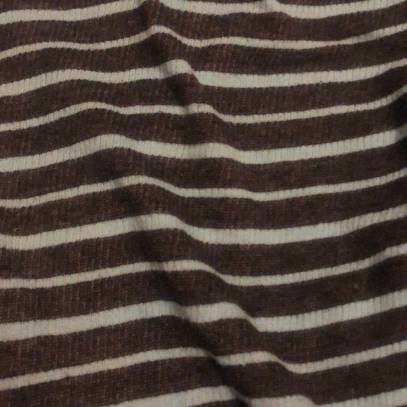 Lightweight pullover with button detail - Picture 6 of 9